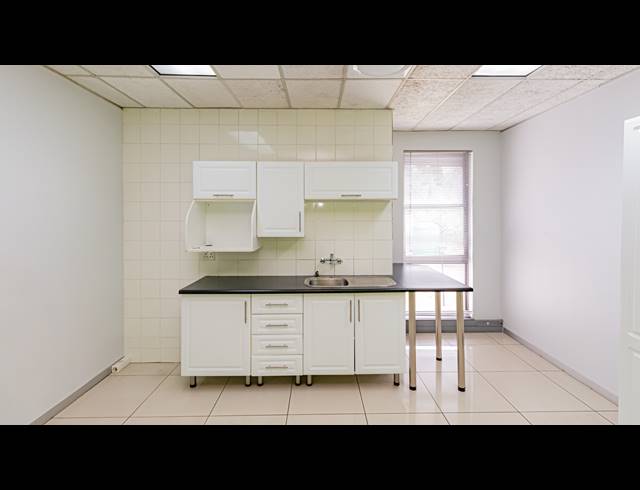 240M² OFFICE TO LET IN DUNKELD WEST